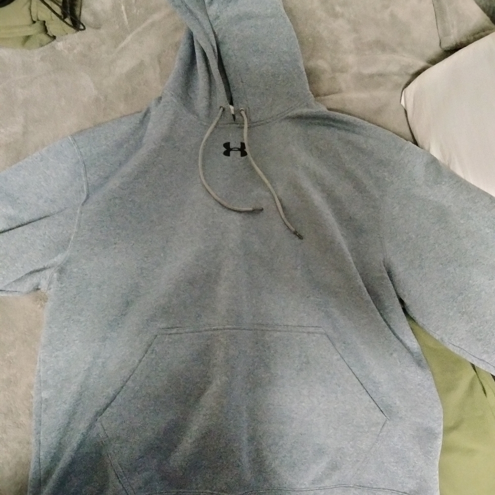Under armour sweatshirt